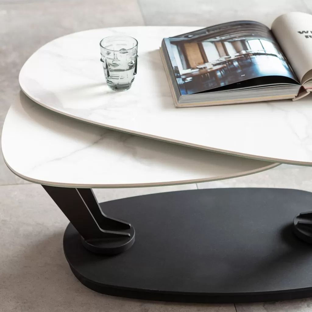 Table basse design Franklin par KARE - Blanc pur, dimensions 150 x 58 cm