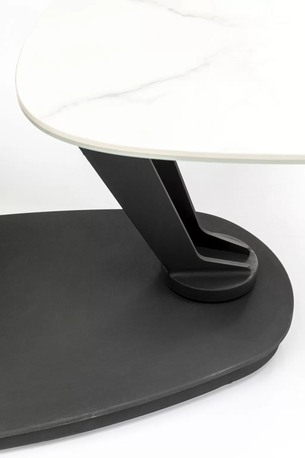 Table basse design Franklin par KARE - Blanc pur, dimensions 150 x 58 cm