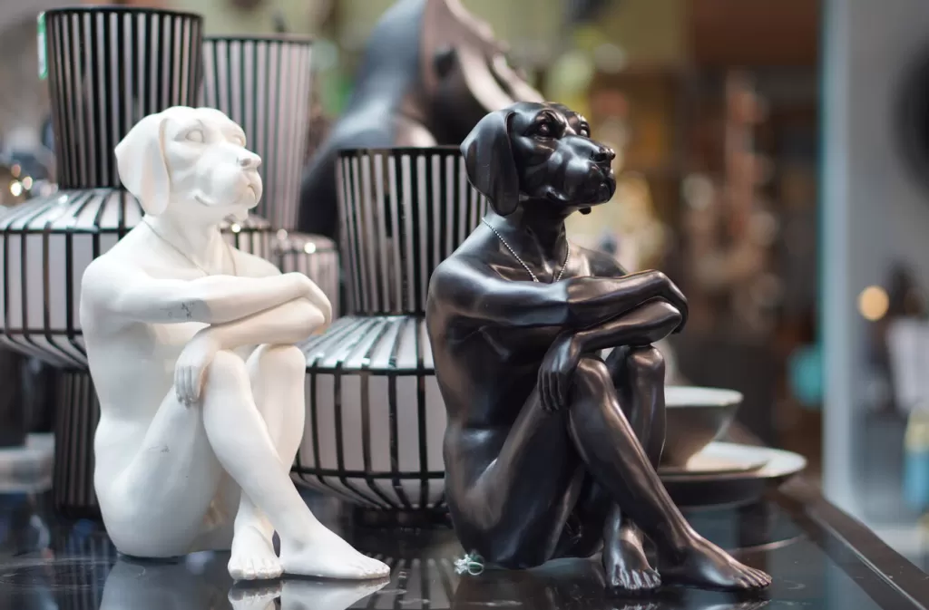 Déco Canine Rebelle - Figurine Style Bad Boy par KARE Design, Noir Intemporel