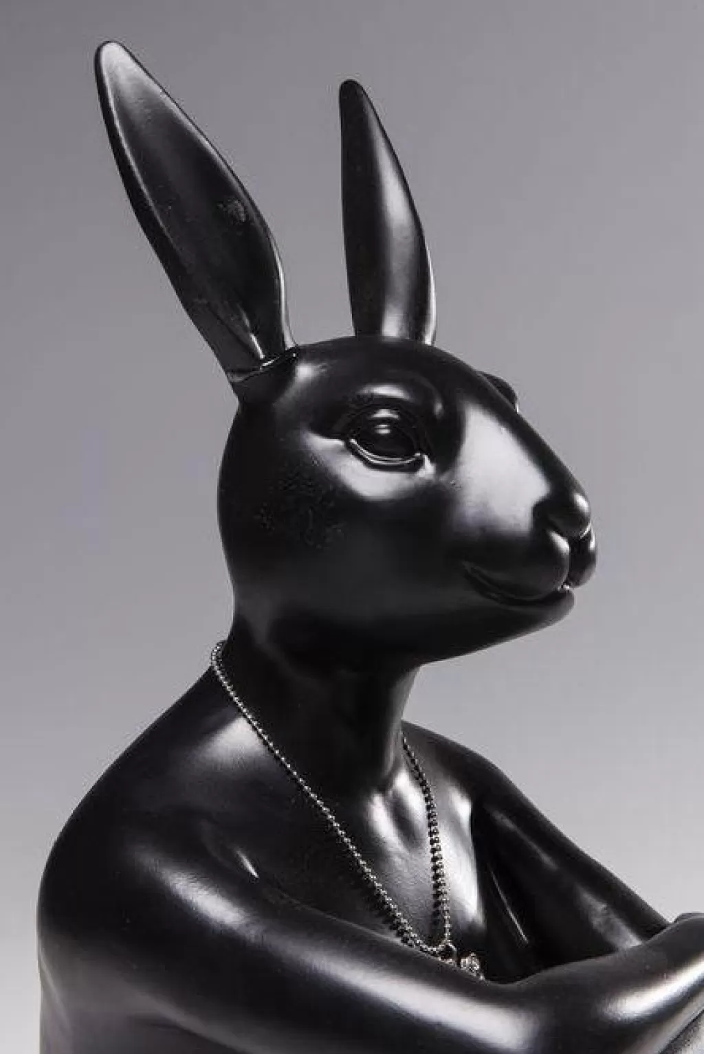 Figurine décorative Gangster Rabbit style urbain - Noir intense, design KARE pour intérieur contemporain