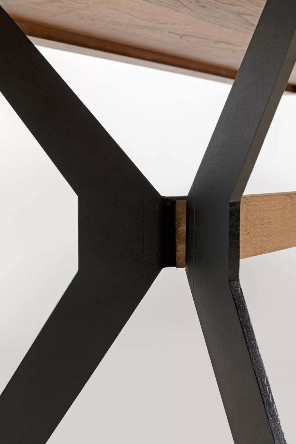 Table de salle à manger Georgetown - Design industriel en noyer massif, 200x90 cm - Collection exclusive KARE