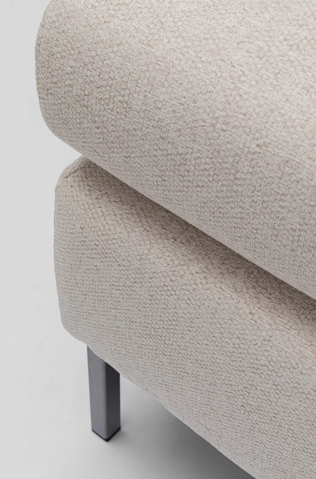 Fauteuil design Gianni Rahi par KARE - Blanc crème élégant pour intérieur contemporain