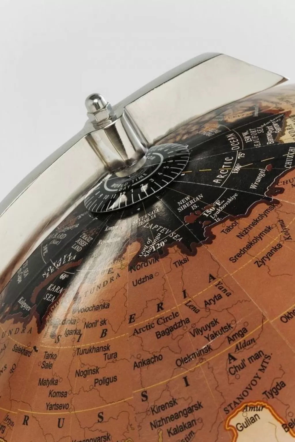 KARE Design - Globe Terrestre Décoratif sur Support, Objet de Décoration Intérieure Élégant en Noir Mat