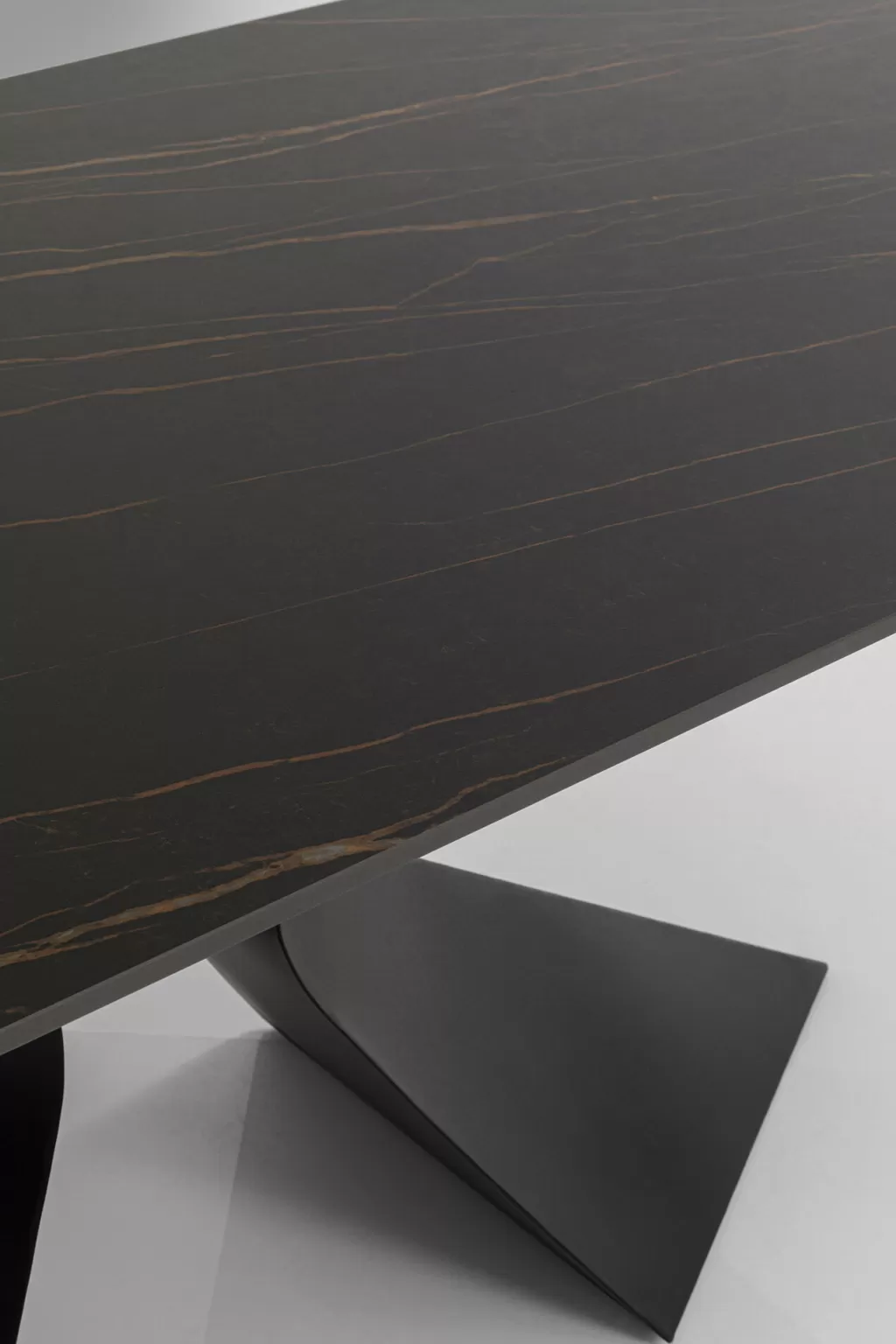 Table d'Extérieur Gloria - KARE Design, Plateau en Céramique Résistante, Noir Sophistiqué, Dimensions 180 x 90 cm