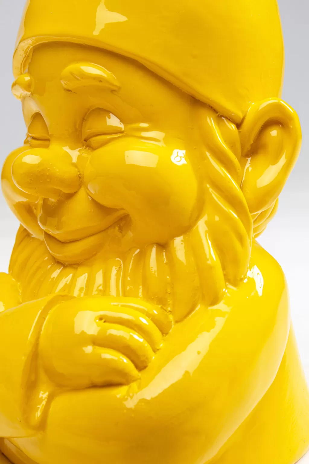 Décoratif Gnome Festif en Résine Jaune – 21 cm – Design Original par KARE