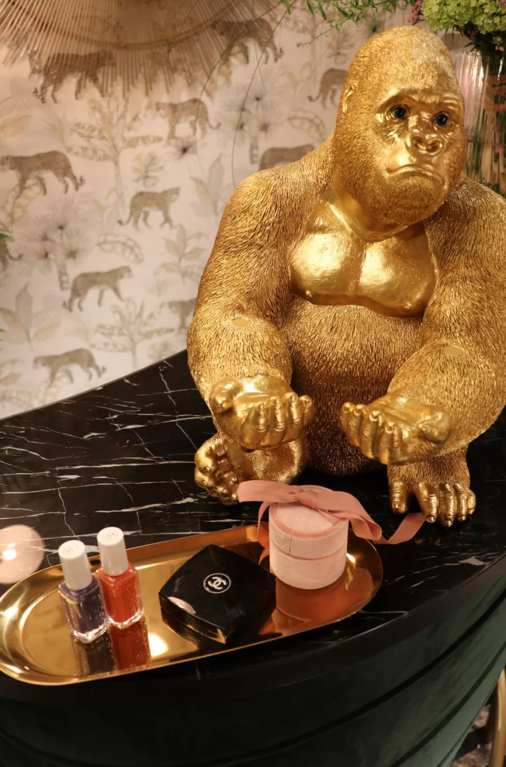 Sculpture Gorilla Butler - Statue Décorative Élégante 37 cm par KARE Design pour Ambiance Jungle Chic
