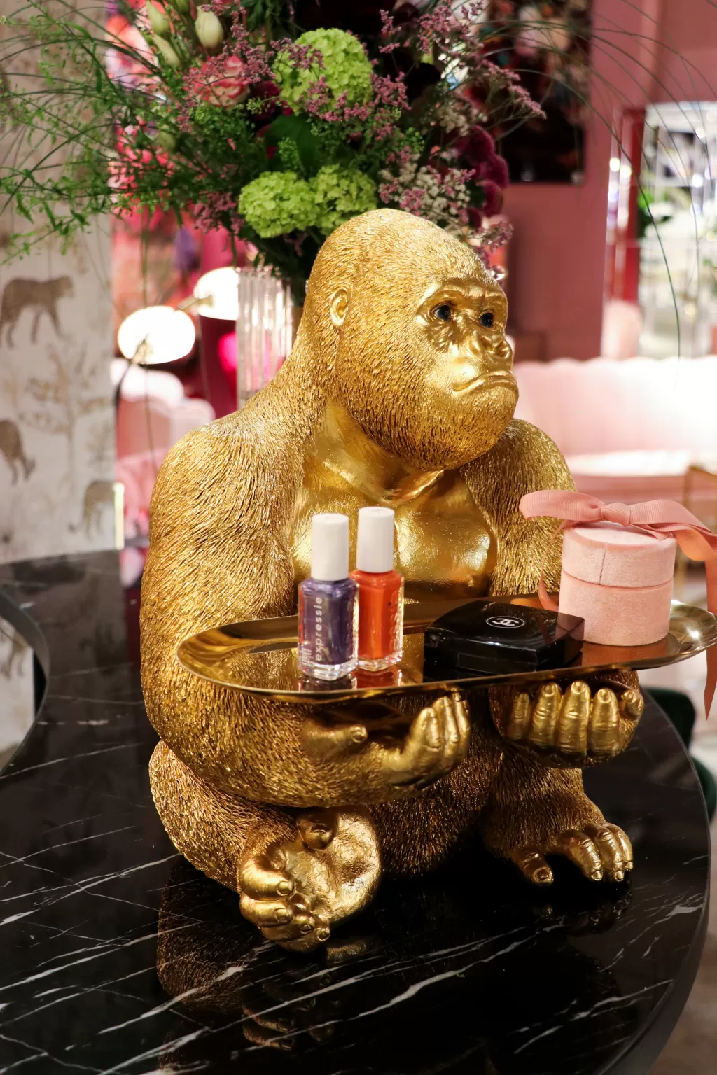 Sculpture Gorilla Butler - Statue Décorative Élégante 37 cm par KARE Design pour Ambiance Jungle Chic