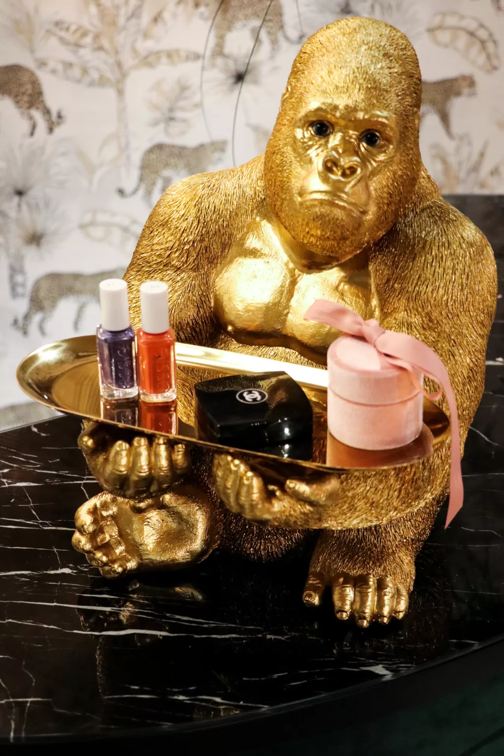 Sculpture Gorilla Butler - Statue Décorative Élégante 37 cm par KARE Design pour Ambiance Jungle Chic