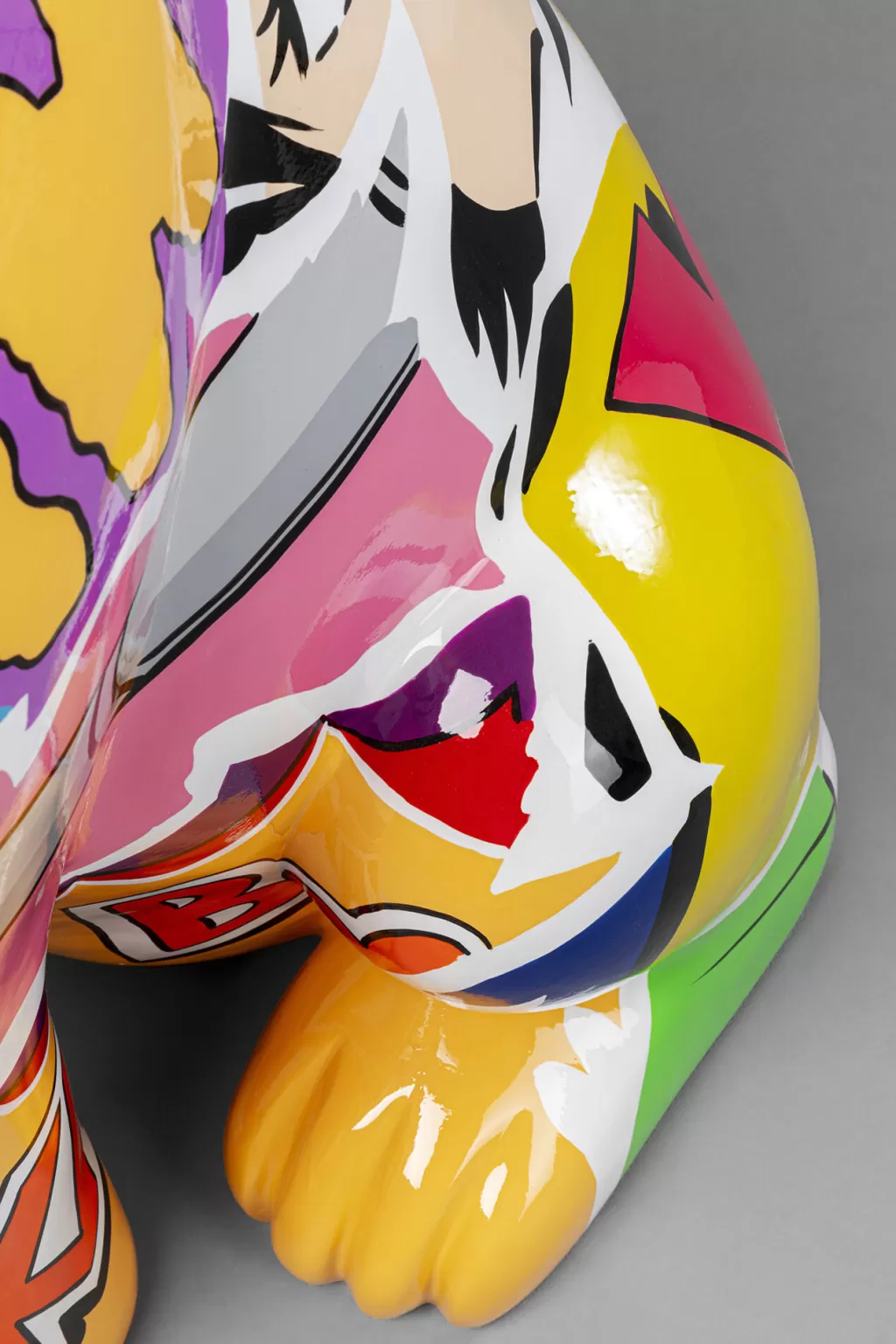 KARE Design : Sculpture Contemporaine de Chien en Graffiti - Décoration Murale Originale 152 cm pour Espaces Modernes