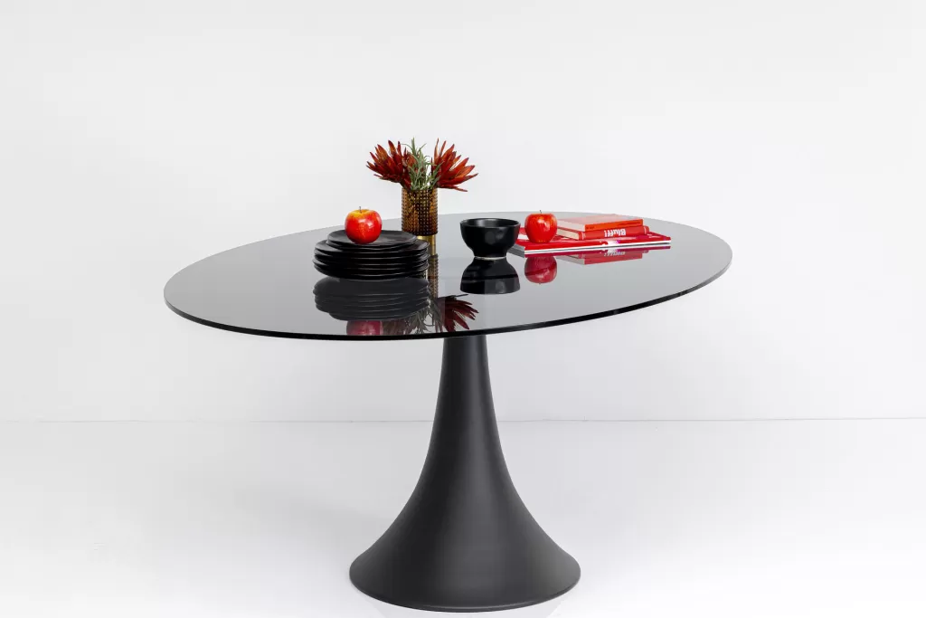 Découvrez la table à manger Grande Possibilita par KARE Design : plateau en verre fumé stylisé avec pieds trompettes, dimensions généreuses 180 x 120 cm. Idéale pour sublimer vos moments conviviaux avec son design contemporain !