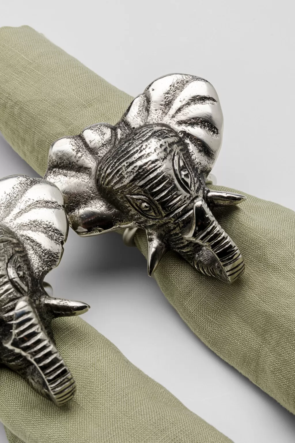 KARE Design : Ronds de Serviette Éléphants Rigolos - Lot de 4 Pièces Décoratives pour Table Élégante | Décoration Culinaire Amusante avec Animaux