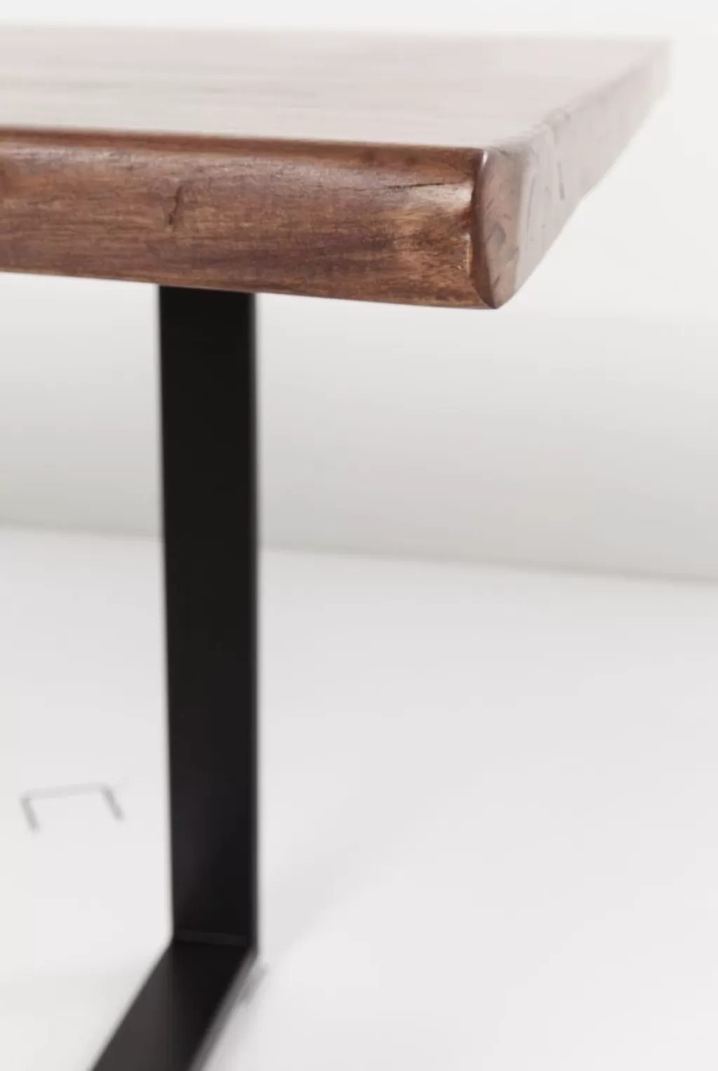 Table de salle à manger design KARE Harmony - Noir foncé 180x90 cm, structure robuste et surface laquée pour un intérieur contemporain. Idéale pour espaces modernes, plateau XXL avec finition résistante aux traces.