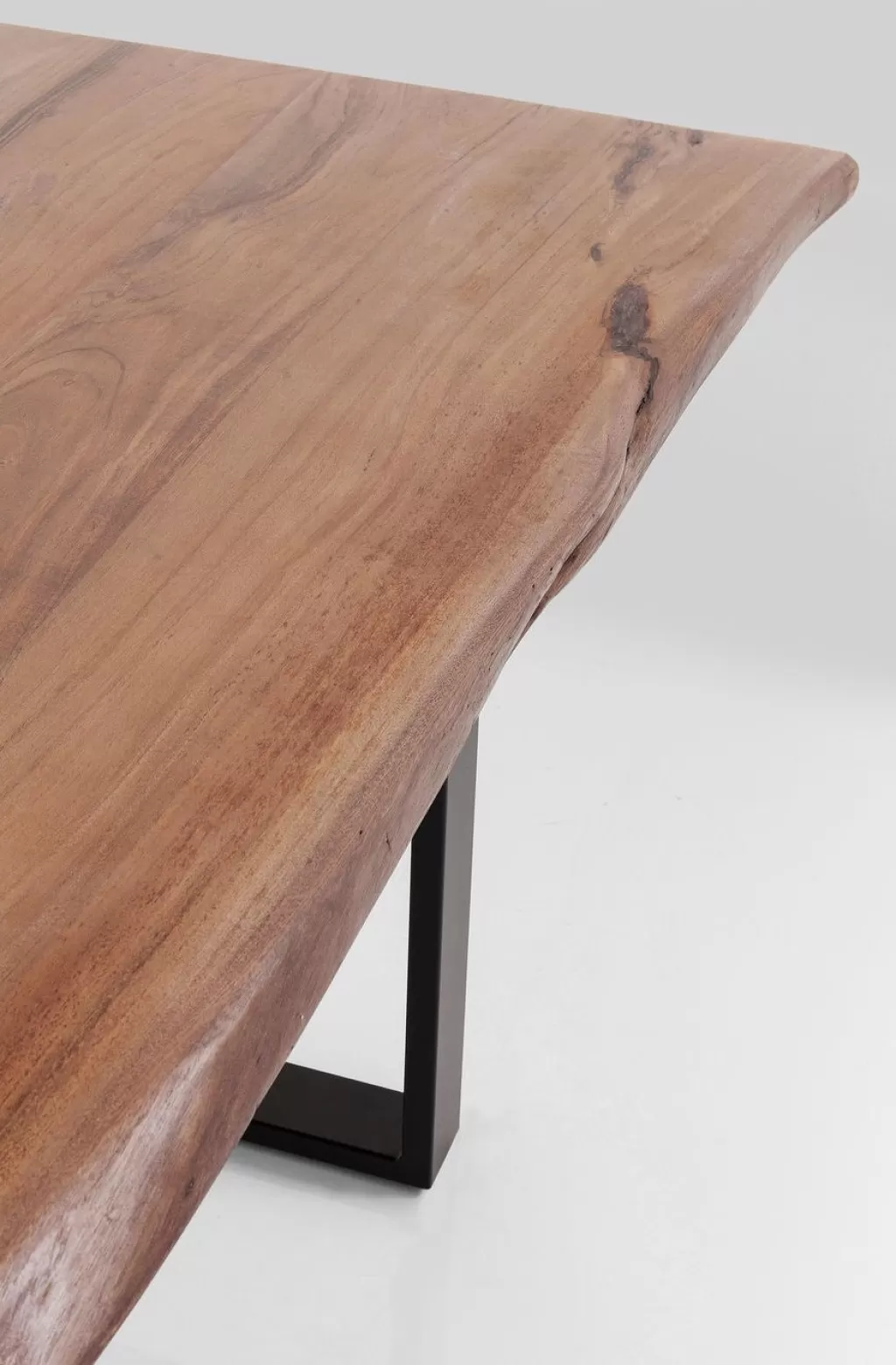 Table design contemporaine Harmony Noir - Métal brut industriel 200x 100 cm par KARE 

(Version raffinée avec éléments stylistiques naturels : ajout de traits d'union, formulation fluide, précision sur le style industriel, ordre logique des informations et marque en position stratégique)