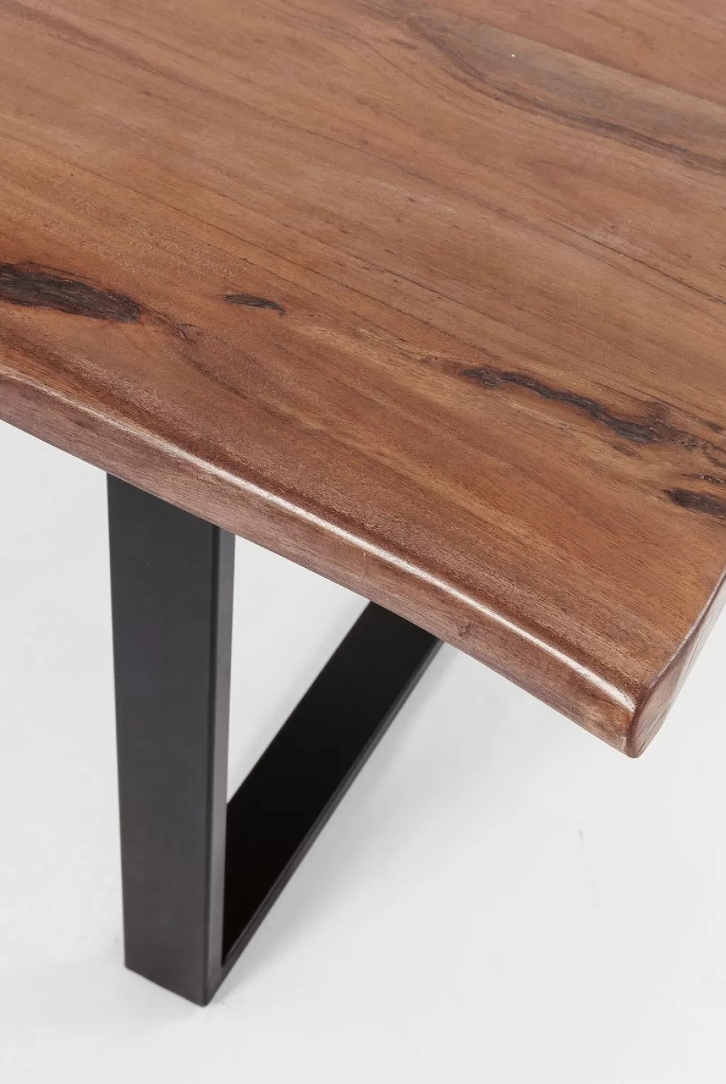 Table design contemporaine Harmony Noir - Métal brut industriel 200x 100 cm par KARE 

(Version raffinée avec éléments stylistiques naturels : ajout de traits d'union, formulation fluide, précision sur le style industriel, ordre logique des informations et marque en position stratégique)
