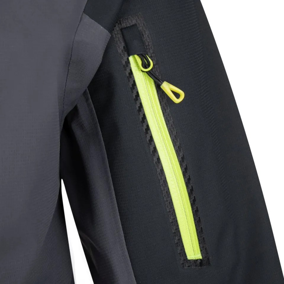 Découvrez la veste Kilpi HASTAR-M - Veste technique outdoor pour homme avec imperméabilité renforcée. Conception respirante et légère, idéale pour randonnées intenses et conditions climatiques difficiles. Protection optimale contre les intempéries avec style urbain moderne.