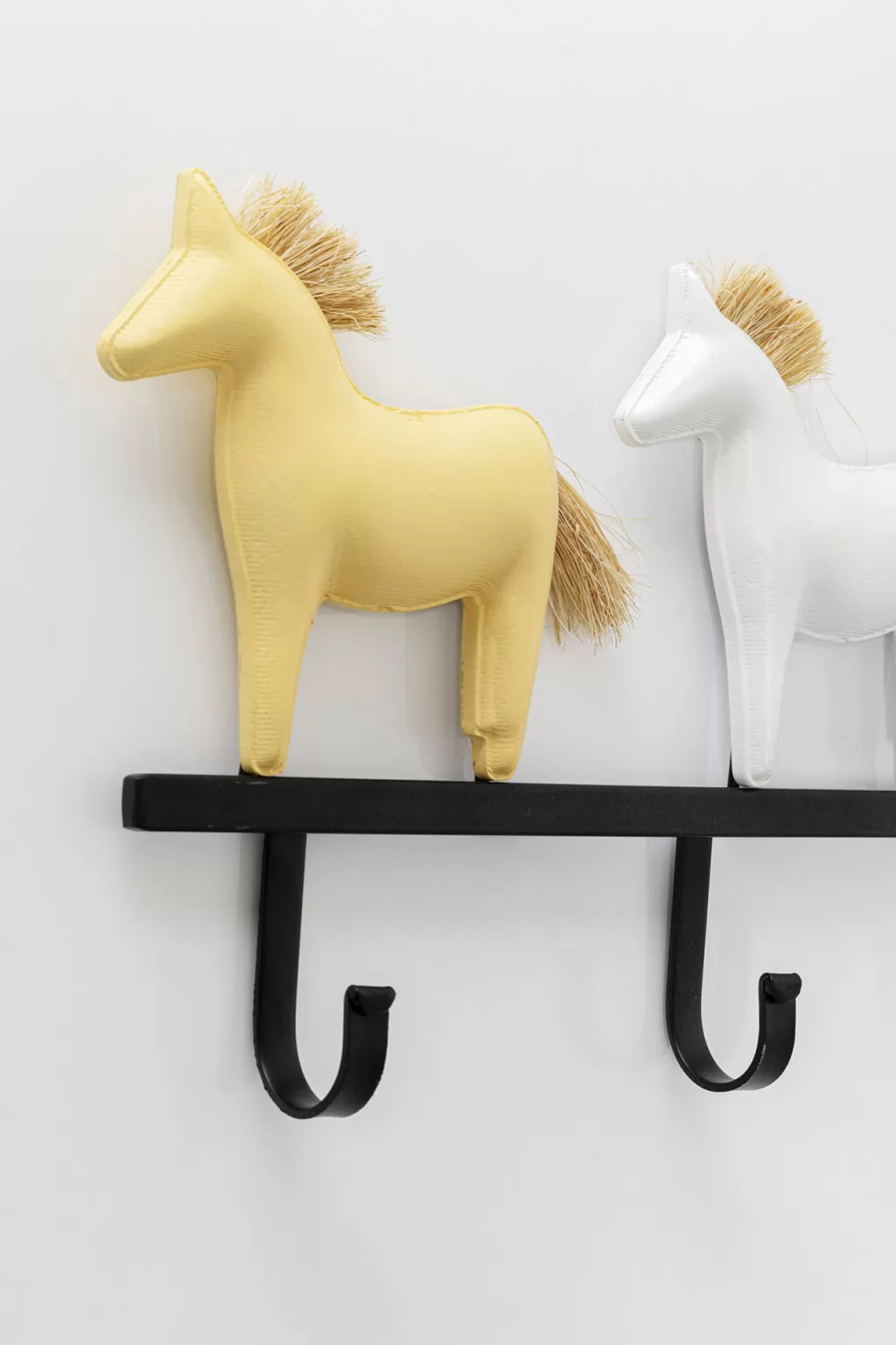 Porte-manteau mural équitation signé KARE Design - Support élégant pour tenues équestres (63 cm)