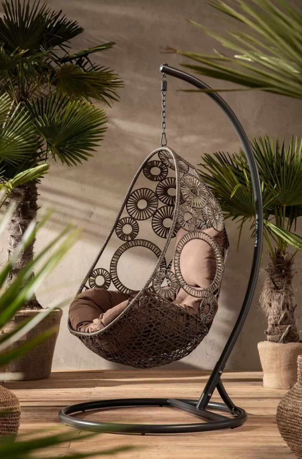Fauteuil suspendu design Ibiza Brun par KARE - Intemporel élégant, confort enveloppant et style méditerranéen raffiné
