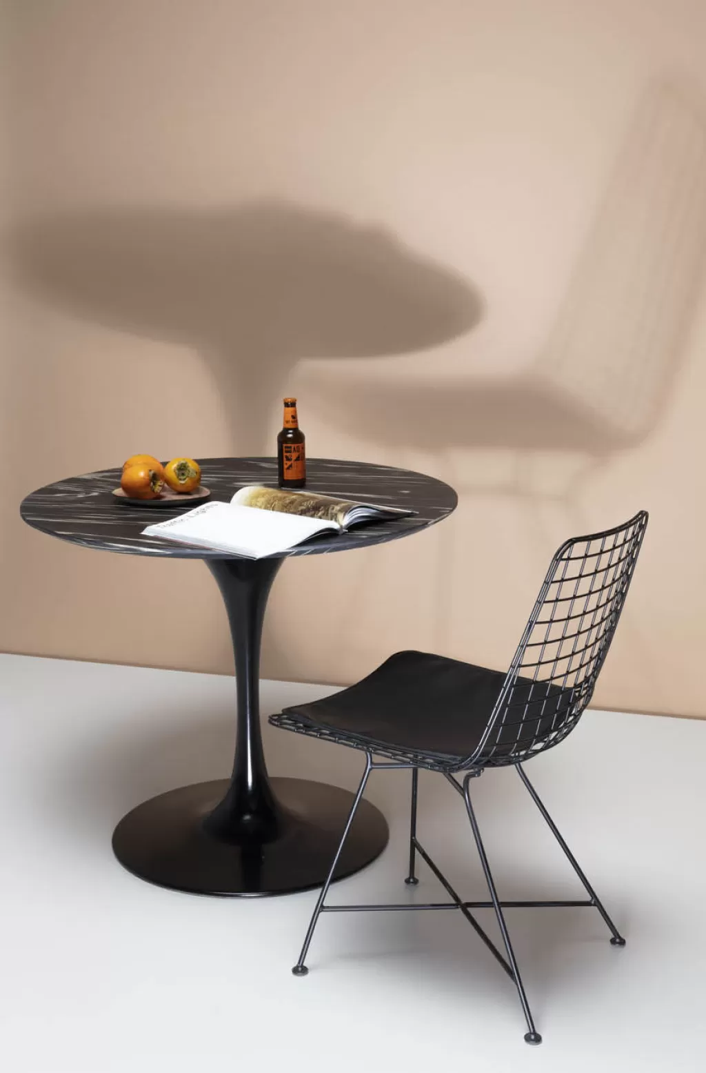 Pied de table design en zinc Ø60cm - Collection Invitation par KARE Design