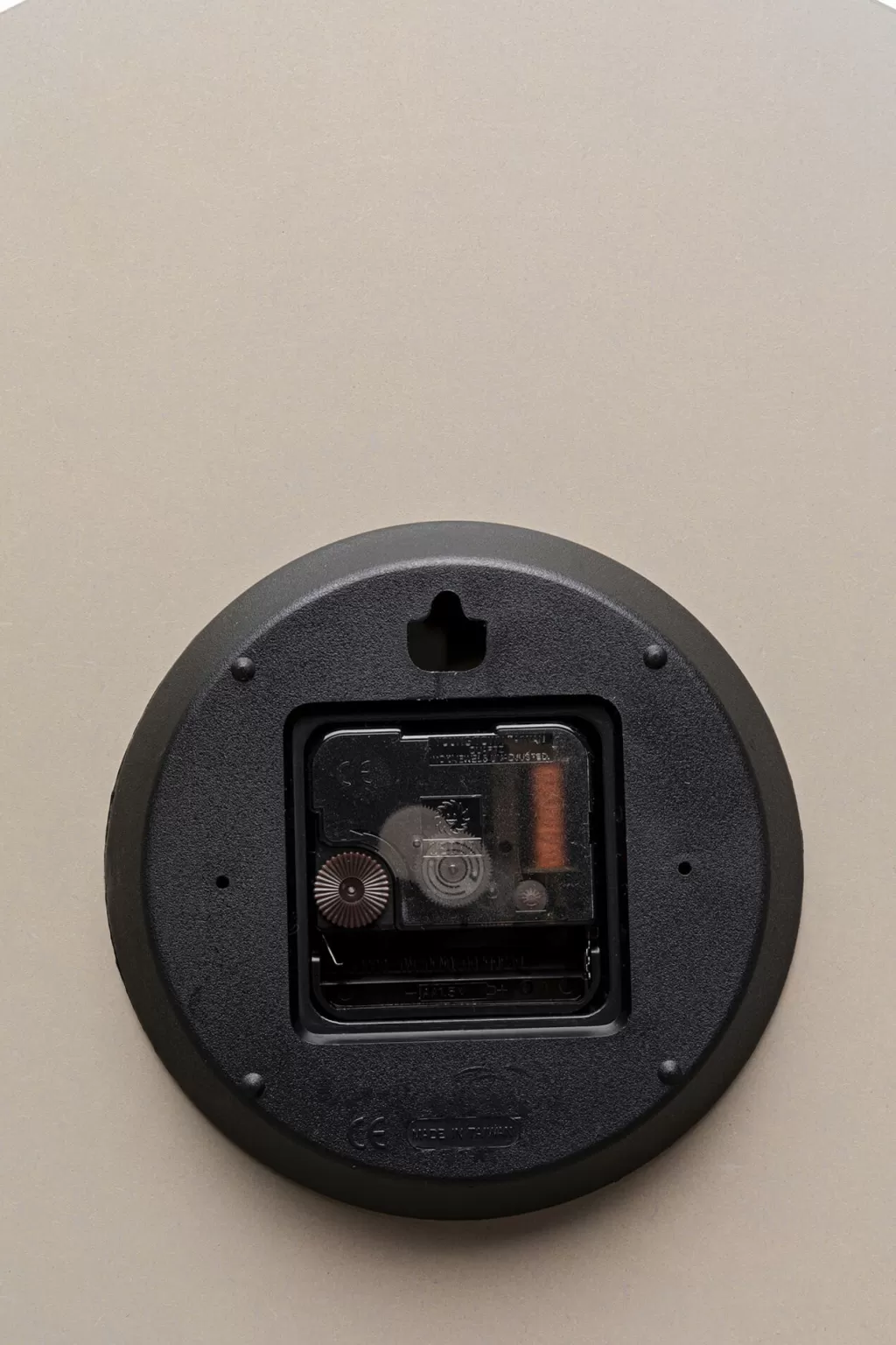 Horloge Murale Design Moderne John par KARE - 40 cm en Gris Anthracite, Décor Élégant pour Salon ou Bureau