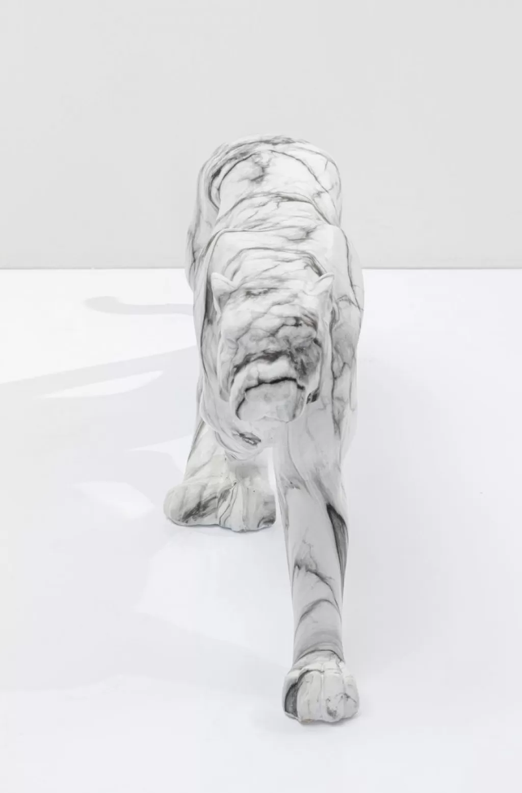 Décor Animalier en Marbre Léopard – Design Unique par KARE, Hauteur 95 cm
