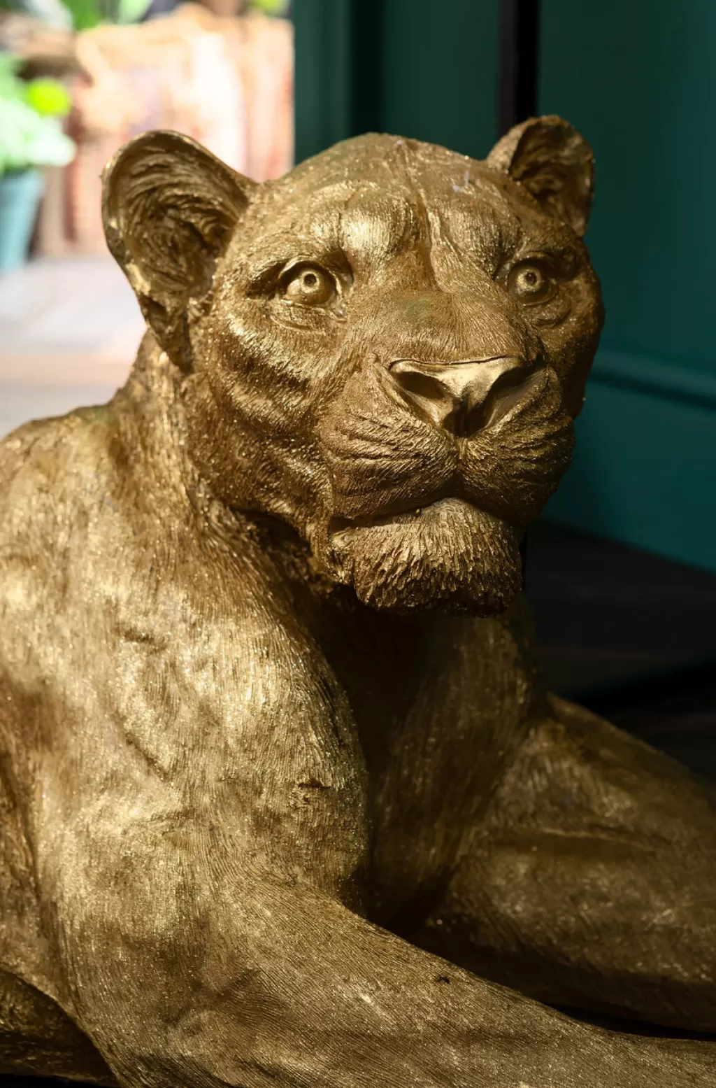 KARE Design - Sculpture Majestueuse de Lion Doré sur Piédestal - Objet Décoratif Élégant - 113 cm (Or)