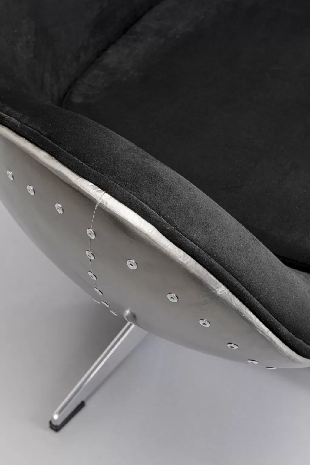 Fauteuil pivotant design KARE en noir graphite - Siège lounge moderne pour un confort optimal