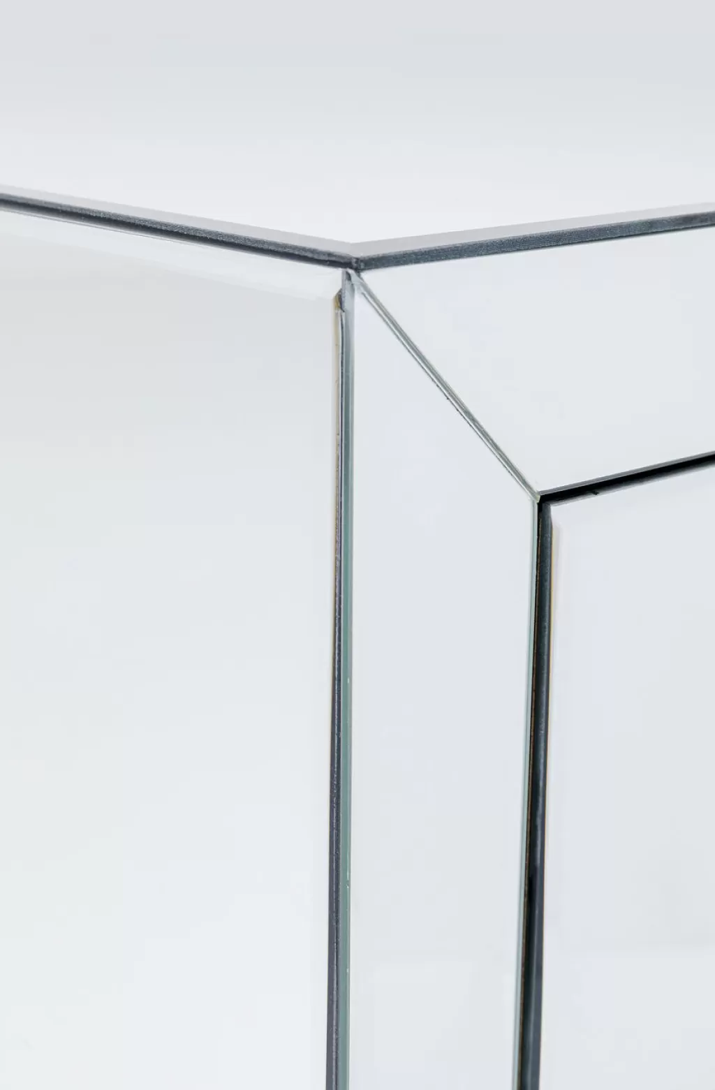 Commode de Chevet Design Scandinave avec 3 Tiroirs - Table de Nuit Élégante en Bois Massif par KARE, Solution de Rangement Charme Nordique pour Chambre Contemporaine