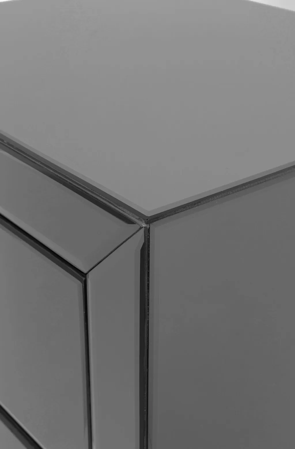 Commode Élégante KARE Design 5 Tiroirs - Meuble de Rangement Haut avec Mécanisme Push Gris Anthracite 

Design Luxe avec Tiroirs Coulissants Silencieux - Commode Fonctionnelle pour Chambre et Entrée 

Meuble de Stockage Haut de Gamme - Finition Résistante aux Rayures en Gris Sophistiqué
