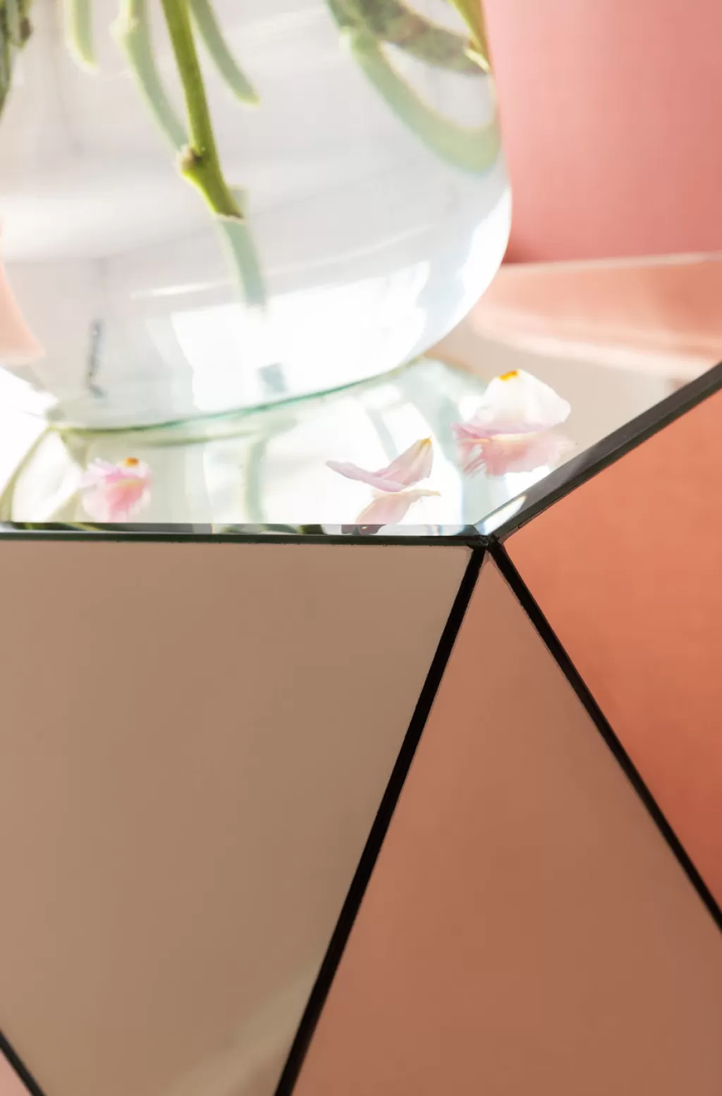 Table d'appoint Triangle Perle – Design exclusif KARE 32x32 cm