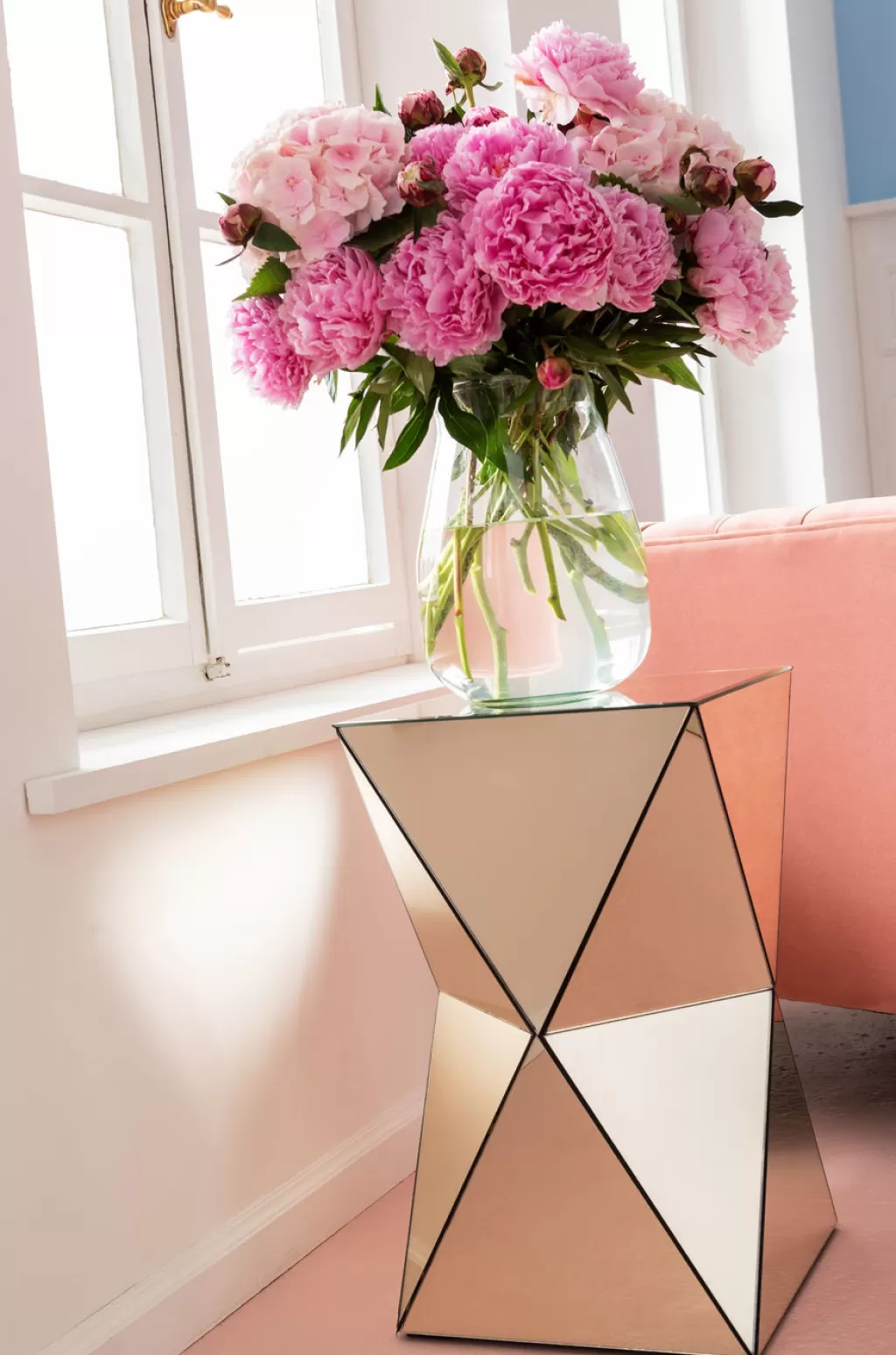 Table d'appoint Triangle Perle – Design exclusif KARE 32x32 cm