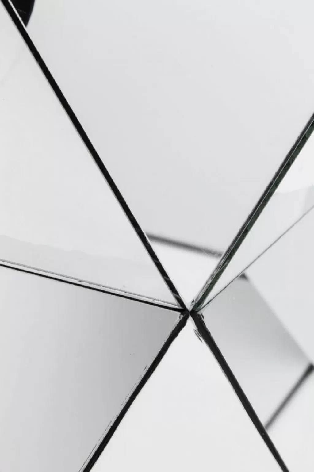 Table d'appoint triangulaire élégante par KARE Design - Moderne et fonctionnelle 32 x 32 cm