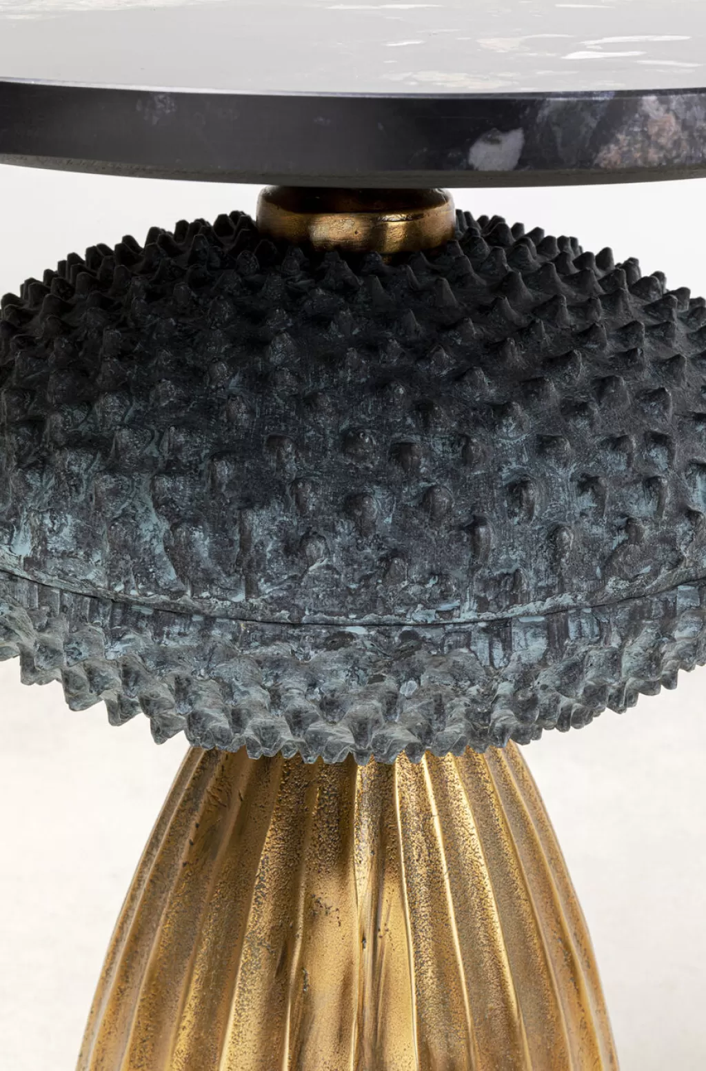 Table d'appoint design Masha - Diamètre 43 cm par KARE Design, idéale pour espaces cosy