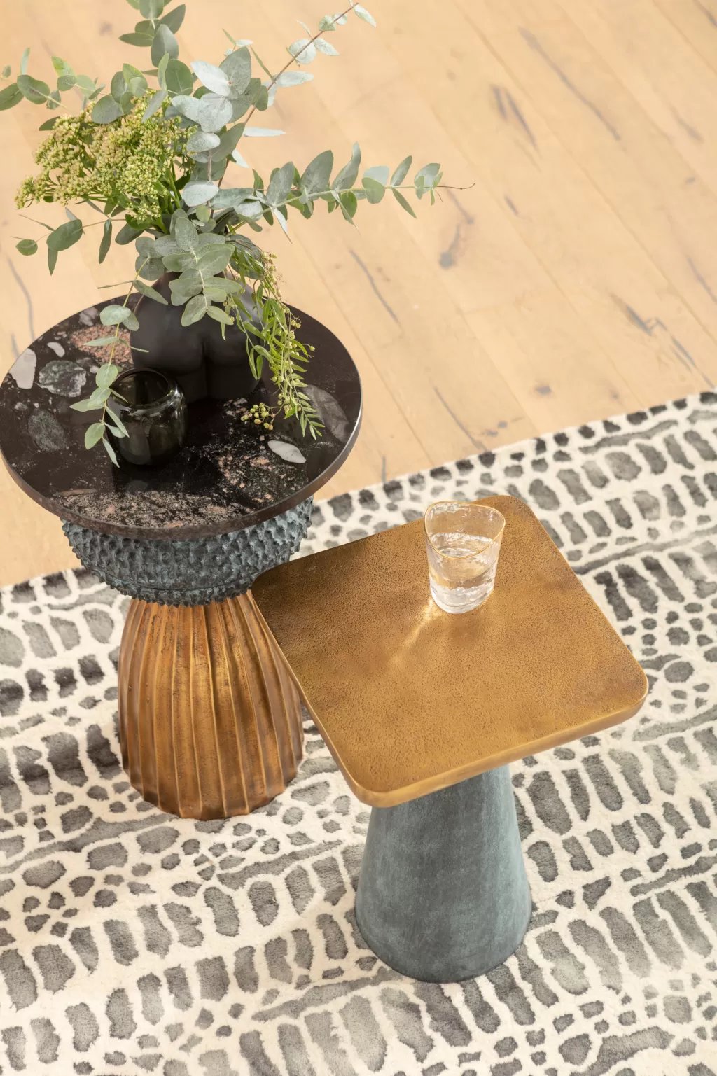 Table d'appoint design Masha - Diamètre 43 cm par KARE Design, idéale pour espaces cosy