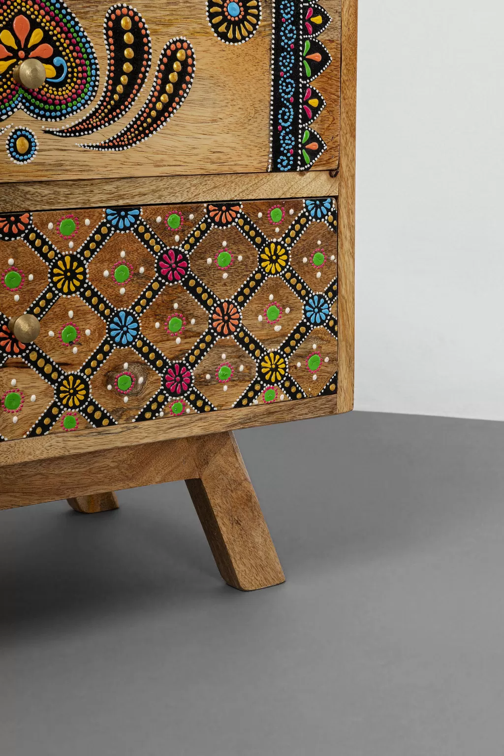 Table de Chevet Menorca en Manguier Massif - Design Scandinave Moderne 46x50cm par KARE Collection 

(Version élégante avec dimensions inversées 