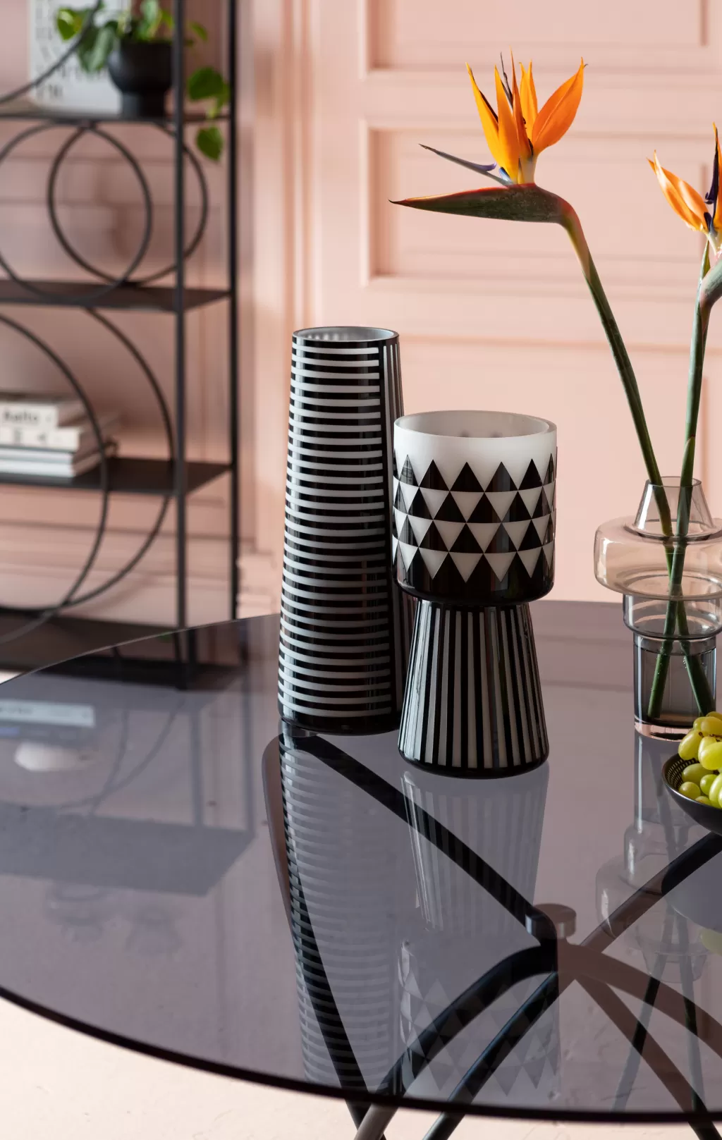 Table basse design Moléculaire par KARE - Noir élégant en 120 cm de diamètre