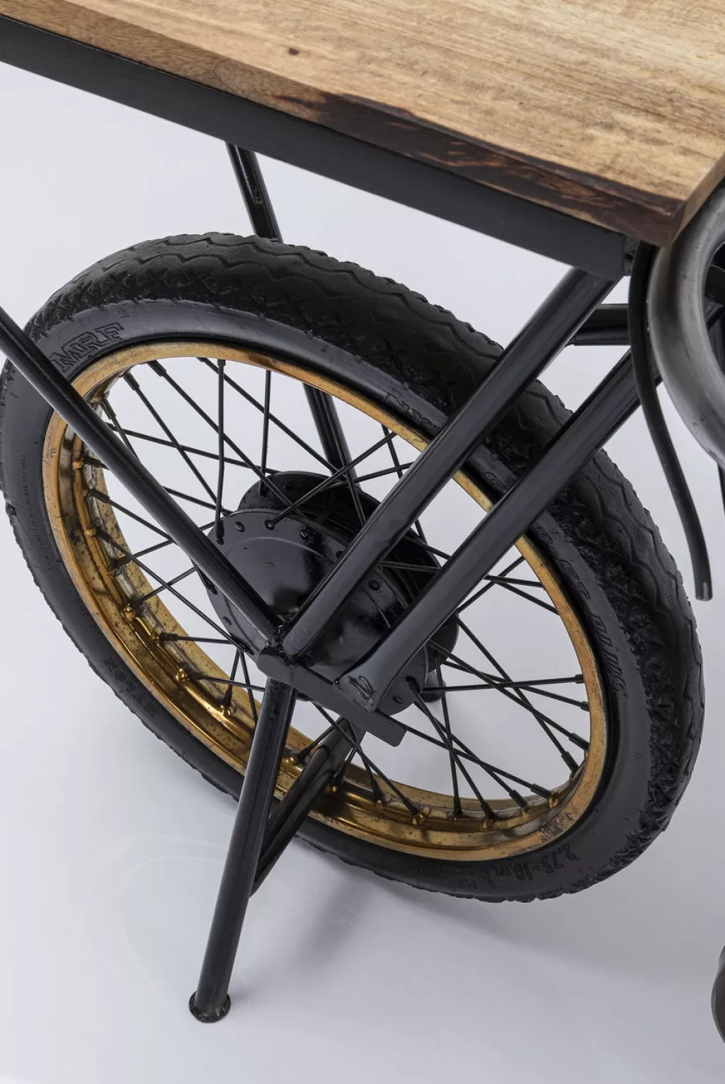 Table de bar contemporaine style motard - Design audacieux en noir profond par KARE, idéale pour décor d'intérieur industriel ou salon moderne