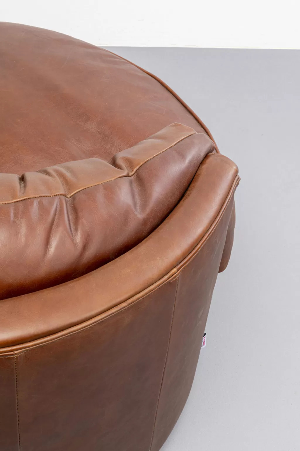 Fauteuil pivotant design Music Hall en cuir véritable marron - KARE Design, élégance intemporelle