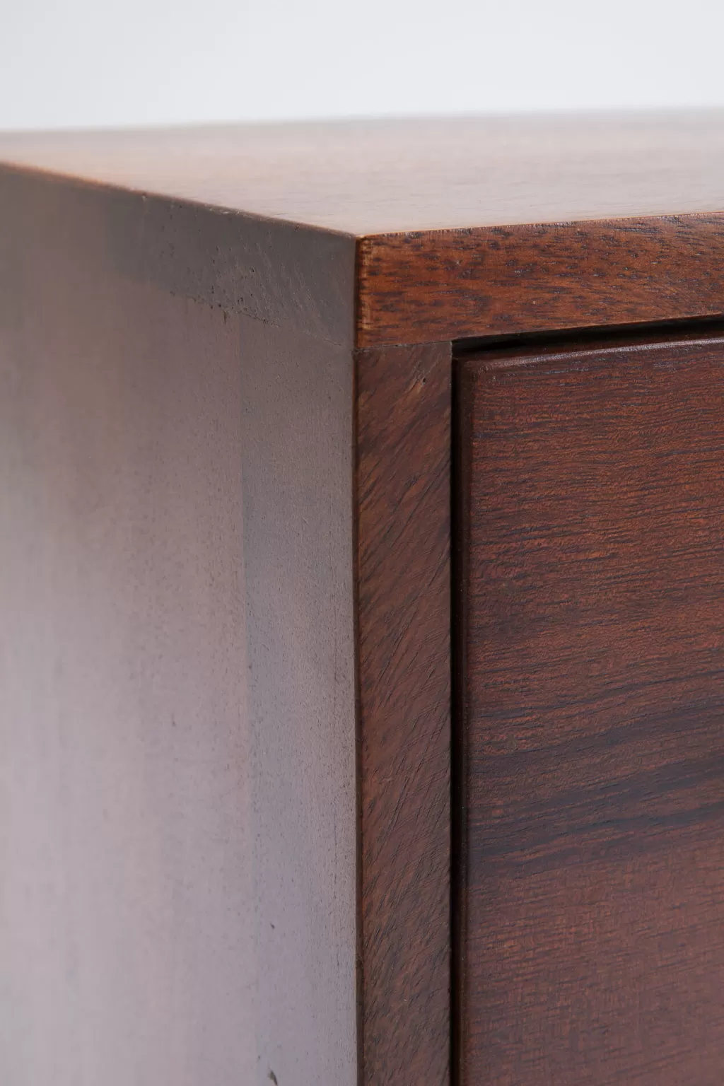KARE Design - Commode de Chevet Muskat Compacte, Table de Nuit Élégante avec Rangement Astucieux
