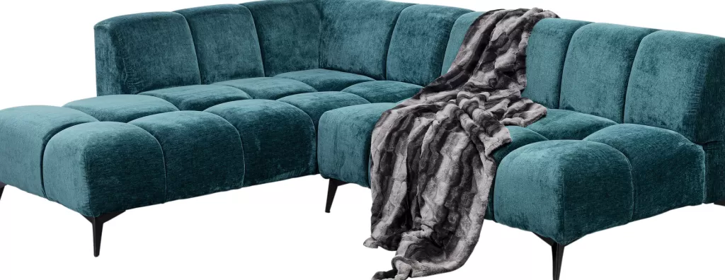 Canapé d'angle gauche Nia Glam en velours vert émeraude - Longueur 2m50, design contemporain KARE