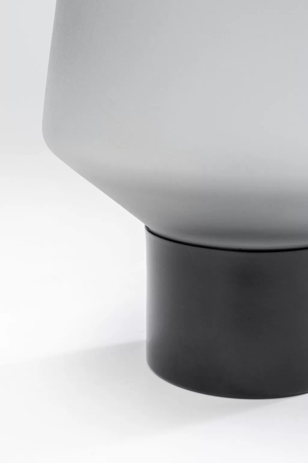 Vase design Noble Ring par KARE - Finition gris mat, Hauteur 26 cm pour décoration d'intérieur élégante