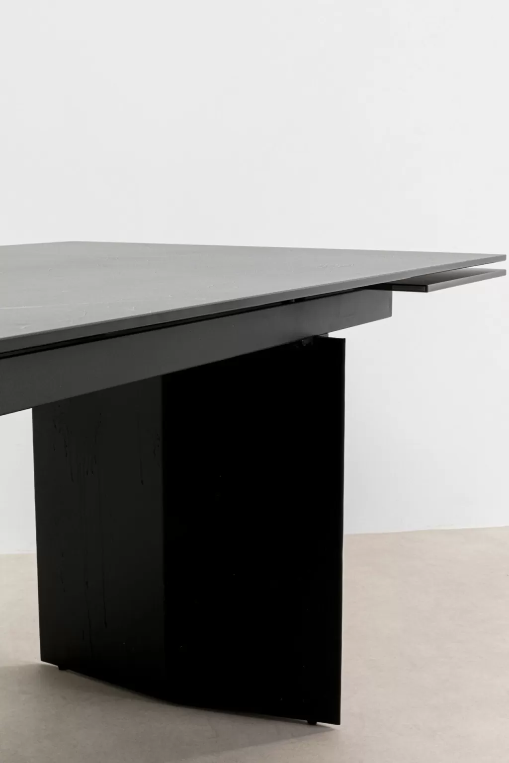 Table à manger extensible Novel - Design moderne en céramique noire 180x90 cm (2 rallonges incluses) - KARE Collection Premium