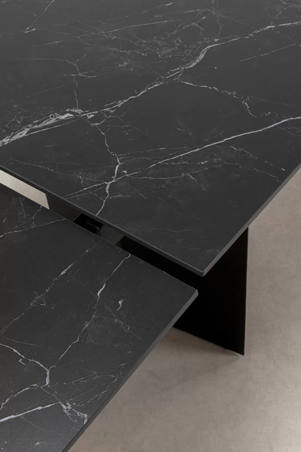 Table à manger extensible Novel - Design moderne en céramique noire 180x90 cm (2 rallonges incluses) - KARE Collection Premium