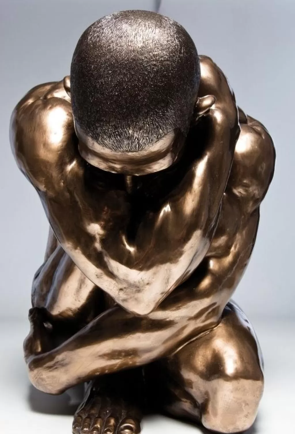 Décoration d'intérieur KARE-Design - Sculpture Moderne « Étreinte Masculine » en Bronze Patiné - 54 cm