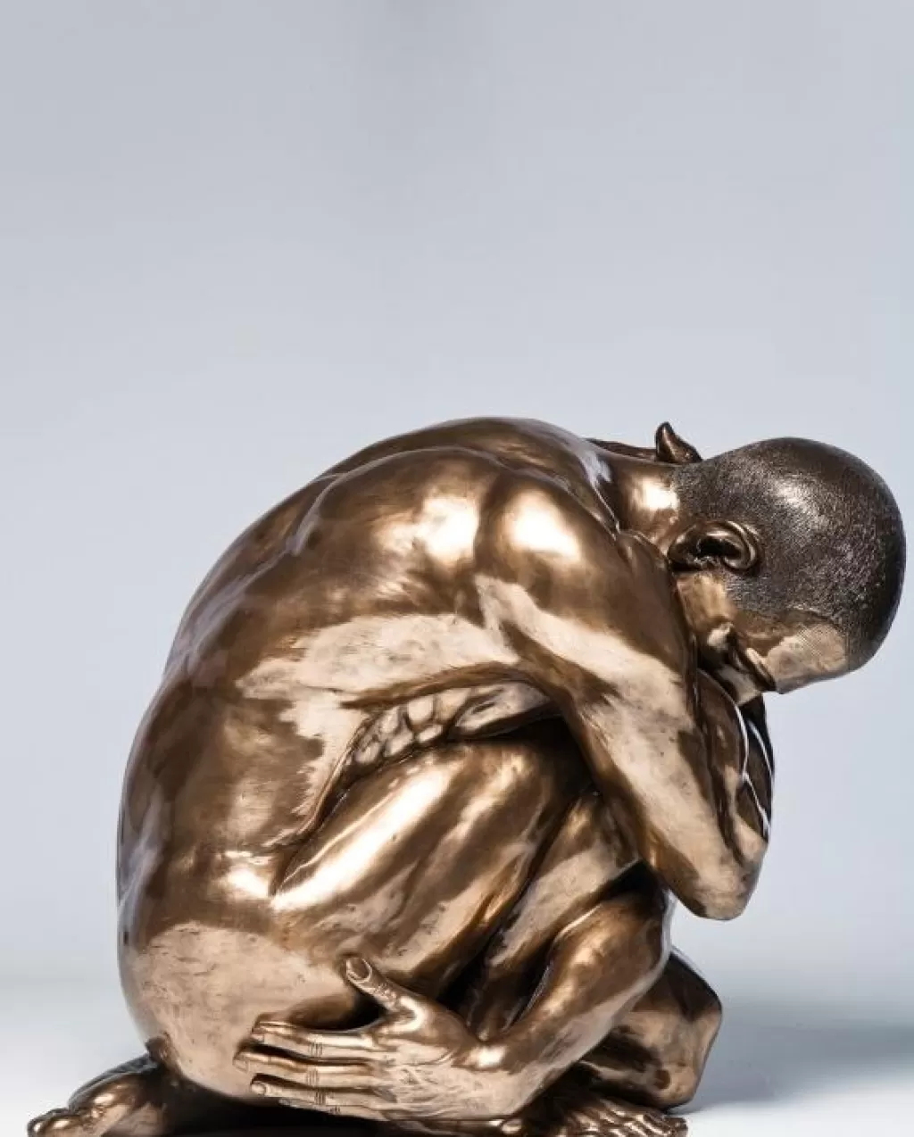 Décoration d'intérieur KARE-Design - Sculpture Moderne « Étreinte Masculine » en Bronze Patiné - 54 cm
