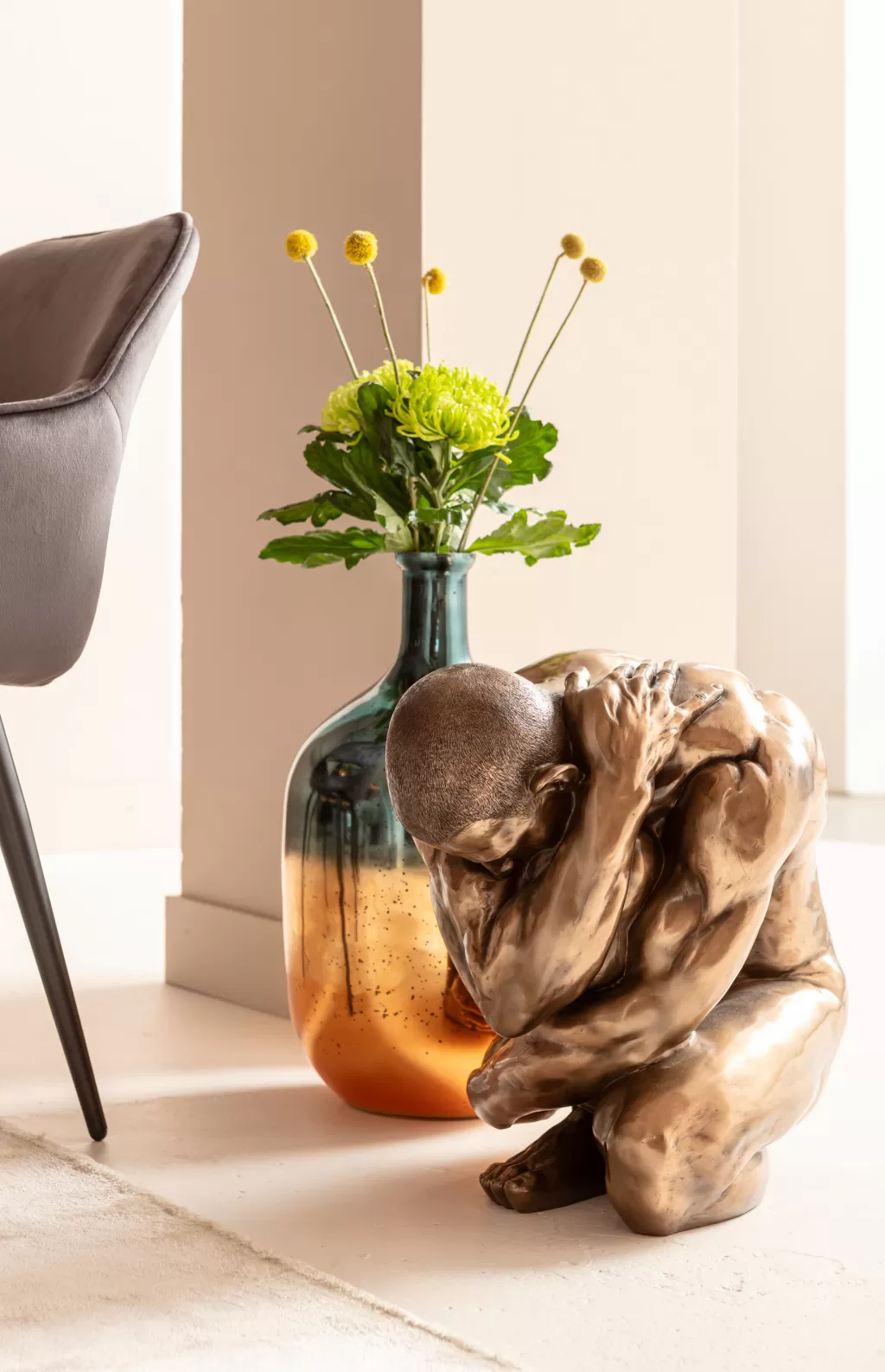 Décoration d'intérieur KARE-Design - Sculpture Moderne « Étreinte Masculine » en Bronze Patiné - 54 cm