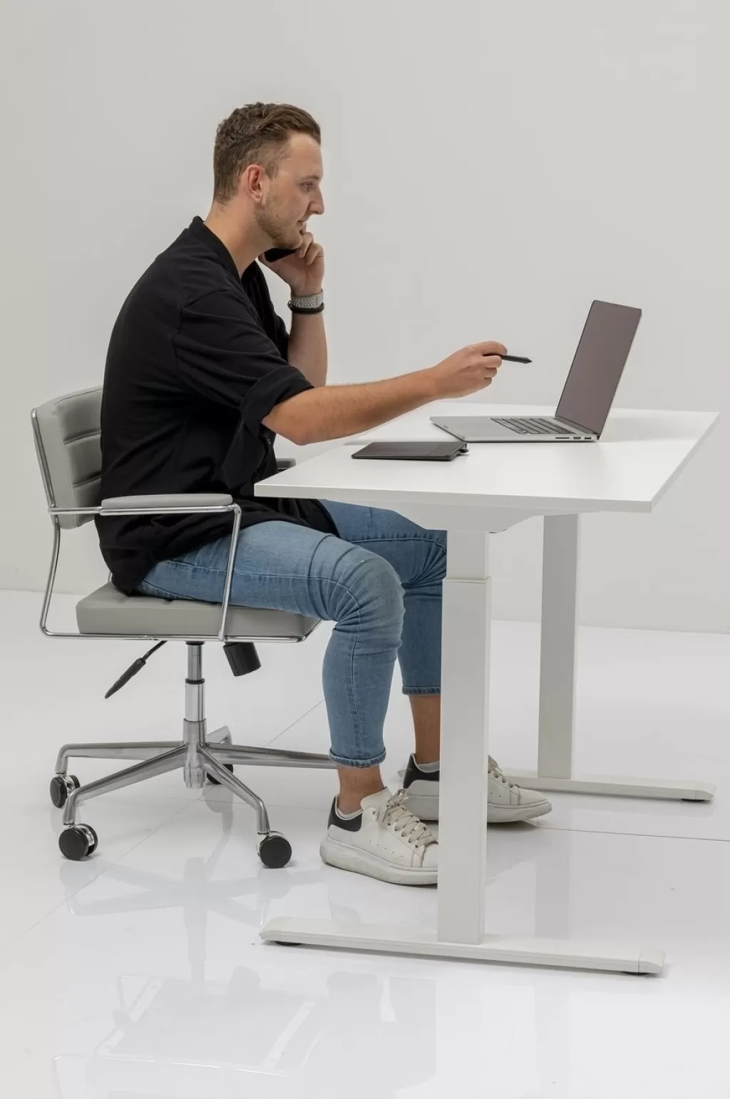 Bureau moderne KARE Design - Blanc élégant, plateau 120x60 cm - Idéal pour espace de travail fonctionnel