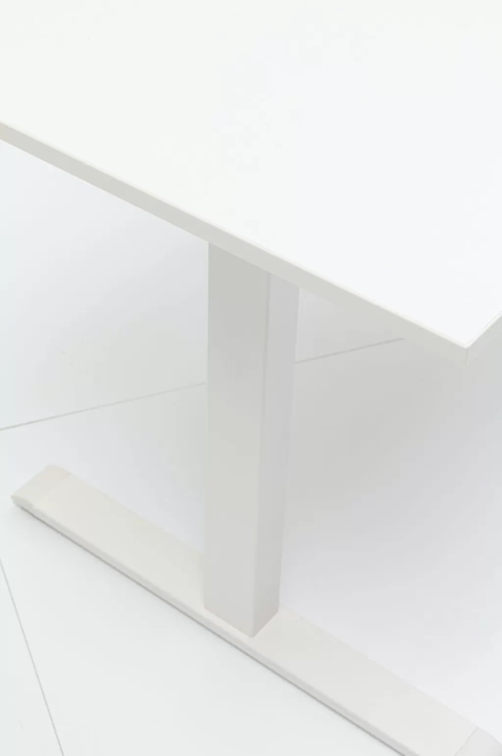 Bureau design moderne KARE - Plateau blanc immaculé 140x70 cm - Solution pratique pour espace de travail ergonomique