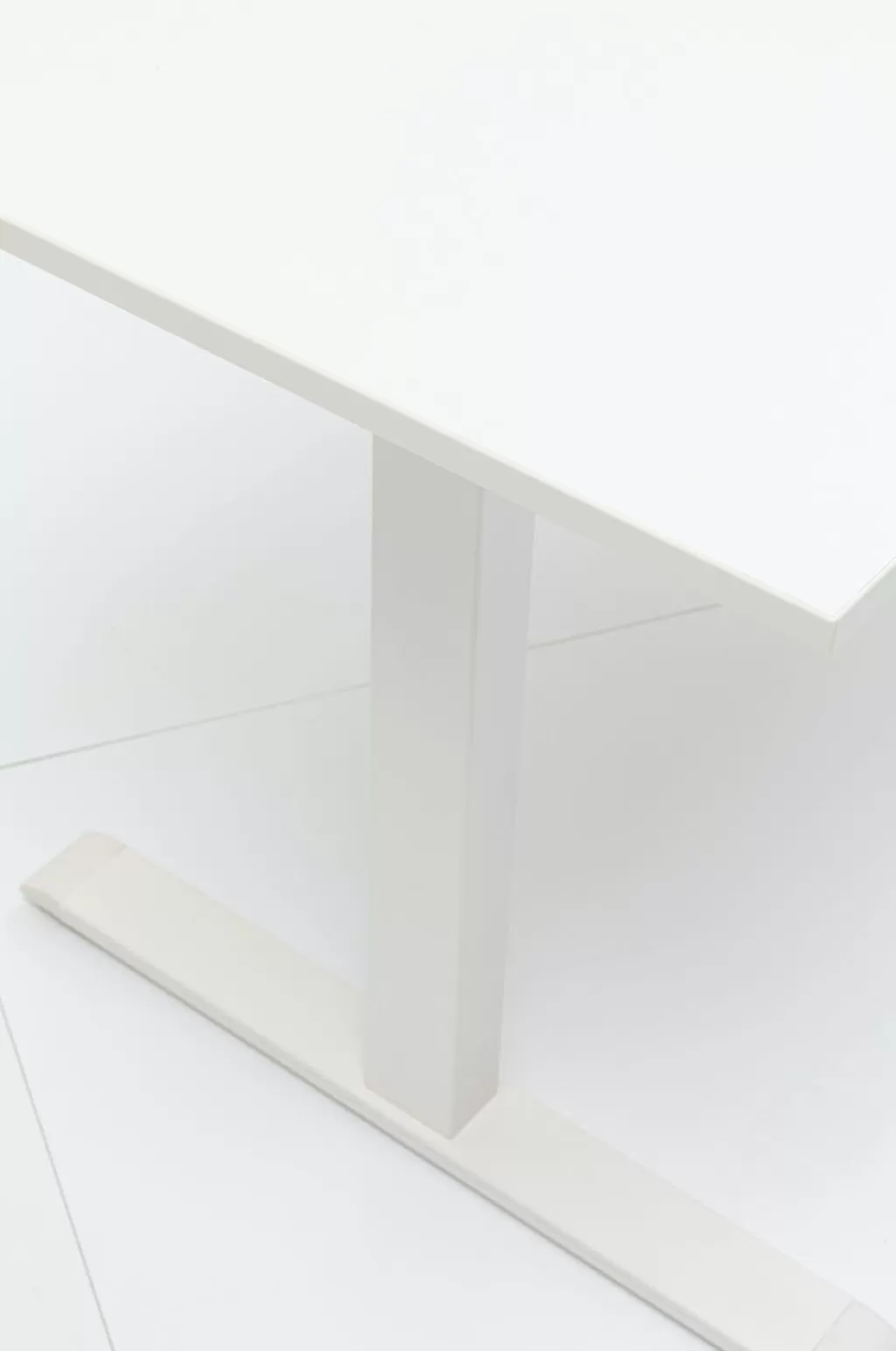 Bureau contemporain en mélaminé blanc KARE Design - Plateau 160x80 cm pour espace de travail épuré