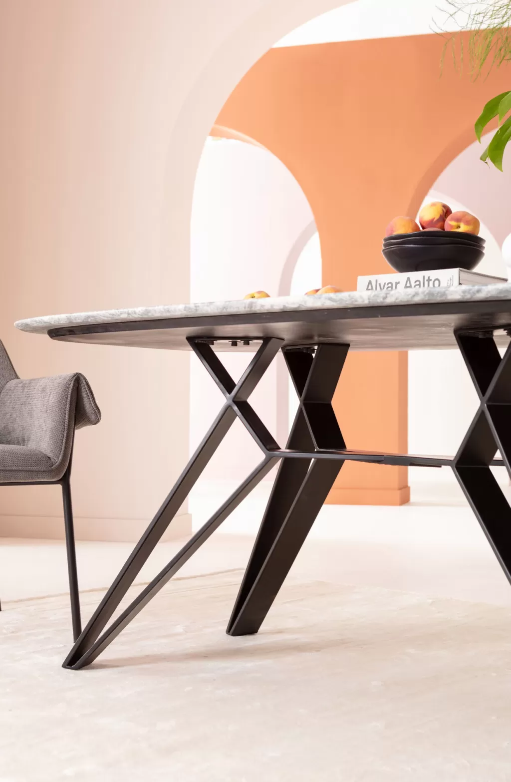 Table basse design Okinawa KARE - Plateau granit & structure acier brossé 180 x 90 cm  

Elégante table contemporaine inspirée de la collection Okinawa, alliant robustesse et esthétique avec son plateau en granit poli et son châssis métallique aux finitions satinées. Dimensions généreuses 180 cm de longueur pour 90 cm de largeur.