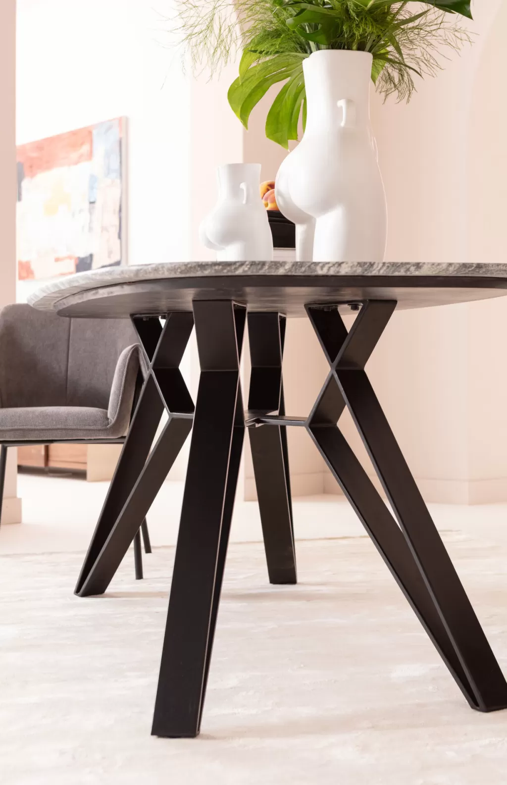 Table basse design Okinawa KARE - Plateau granit & structure acier brossé 180 x 90 cm  

Elégante table contemporaine inspirée de la collection Okinawa, alliant robustesse et esthétique avec son plateau en granit poli et son châssis métallique aux finitions satinées. Dimensions généreuses 180 cm de longueur pour 90 cm de largeur.